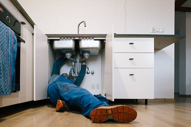 Professional Leak Detection technician working in Saint John, IN